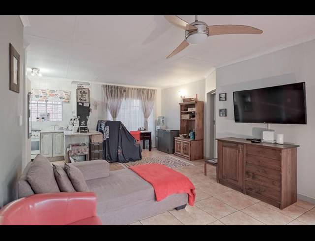 3 BEDROOM TOWNHOUSE FOR SALE IN WIERDAGLEN ESTATE